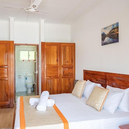 Athara'S Apartment Baie Sainte Anne Esterno foto