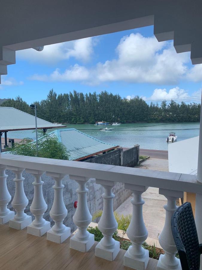 Athara'S Apartment Baie Sainte Anne Esterno foto